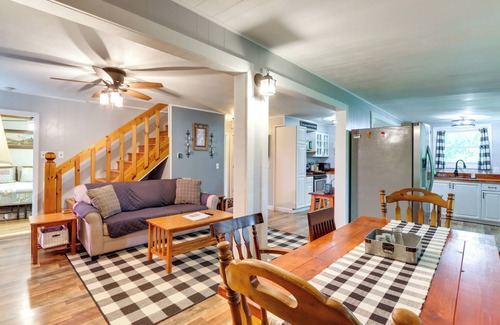 Murphy House | Pet-Friendly Murphy Home: Grilling Deck + Fire Pit