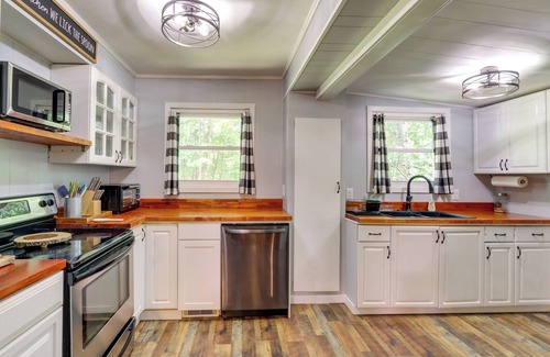 Murphy House | Pet-Friendly Murphy Home: Grilling Deck + Fire Pit