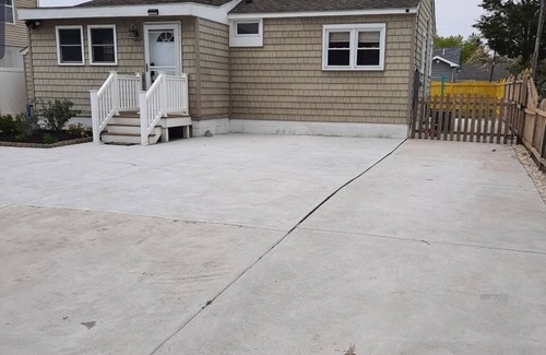 Villas House | Pet Friendly Near Cape May/Wildwood 3 BRs 2 Bath Sleeps12 with Fenced in Yard