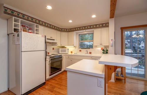 Sunriver House | Pet Friendly, NEW Hot Tub, SHARC PASSES INCLUDED!