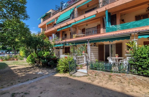Lloret de Mar Apartment | Pet-Friendly 'Nice Apartment with Terrace' & Wi-Fi