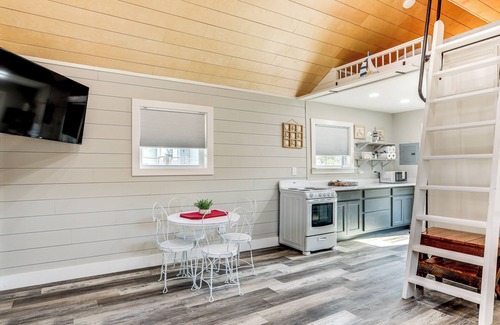 Dogwood Park Apartment | Pet Friendly! Norfork Lake Getaway w/Fire Pit