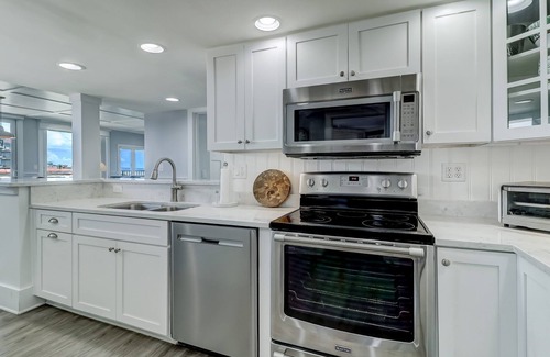 Fernandina Beach Condo | Pet Friendly | Oceanfront | Updated End Unit Sea Dunes | Spectacular Views | Beautifully Decorated