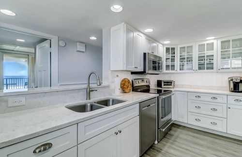 Fernandina Beach Condo | Pet Friendly | Oceanfront | Updated End Unit Sea Dunes | Spectacular Views | Beautifully Decorated