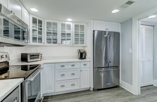 Fernandina Beach Condo | Pet Friendly | Oceanfront | Updated End Unit Sea Dunes | Spectacular Views | Beautifully Decorated