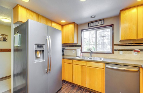 Ocean Park House | Pet-Friendly Ocean Park Rental w/Outdoor Fire Pit