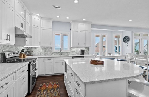 Emerald Isle House | Pet Friendly,Oceanfront,private pool,beach boardwalk,located in Spinnakers Reach