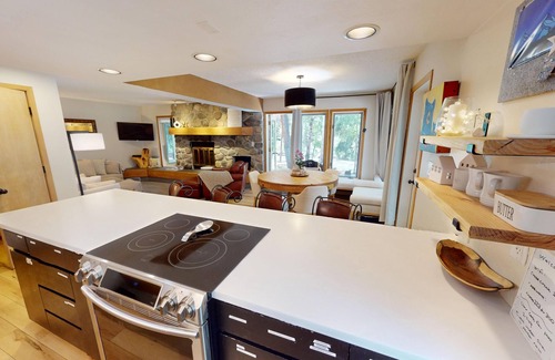 Frisco Condo | Pet Friendly-On River! Pool, 2 Hot Tubs. Walk/Easy Drive to Dining, Shops