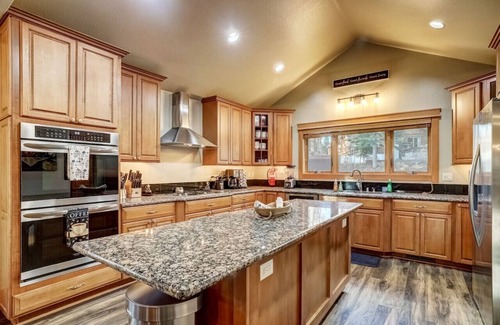 Montgomery Estates House | Pet Friendly + Pool Table + Shuffle Board + Arcade Game