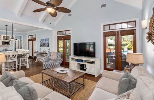 Kings Terrace House | Pet Friendly! Private Getaway - Close to Village, Shopping & Restaurants!