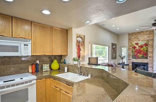 Palm Desert Condo | Pet-Friendly Palm Desert Condo: Patio + Jacuzzi!