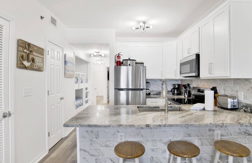 Gulf Shores Condo | Pet-Friendly Paradise | Great Views | Beachfront