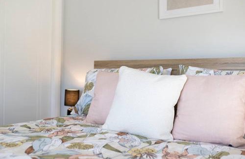 Eglinton House | Pet-Friendly Paradise Retreat with Pizza Oven