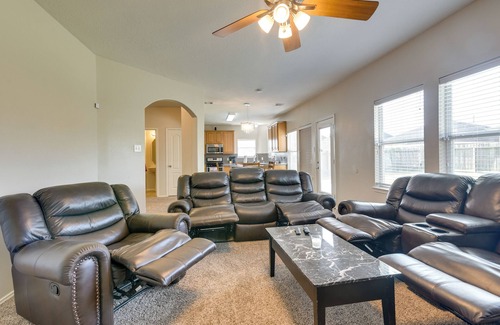 Pearland House | Pet-Friendly Pearland Home w/Yard, Near Houston!