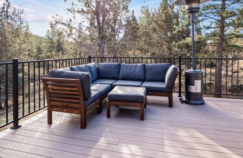 Bend House | Pet Friendly Pine Knoll Home