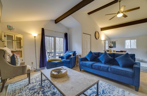 Thornhurst House | Pet-Friendly Pocono Lake Home with Fire Pit and Deck!