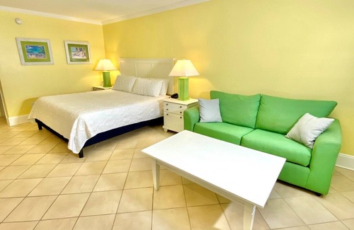 Atlantic Beach Hotel | Pet-friendly - Pool - 3 Blocks to Beach! Unit 303