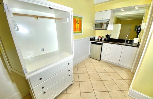 Atlantic Beach Hotel | Pet-friendly - Pool - 3 Blocks to Beach! Unit 304