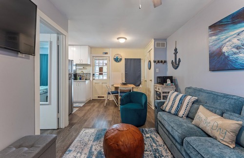 Cape May - Wildwood Condo | Pet Friendly/Private Porch/Tub + NFLX 1BR 1BA