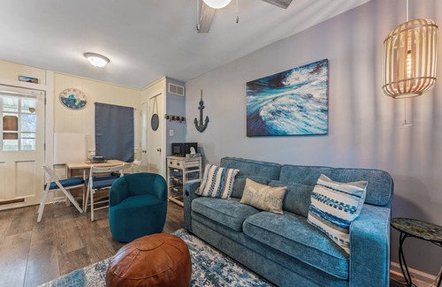Cape May - Wildwood Condo | Pet Friendly/Private Porch/Tub + NFLX 1BR 1BA