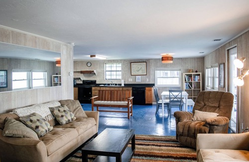 Historic Downtown Apalachicola Apartment | Pet-Friendly Private Apartment, Waterfront, Balcony