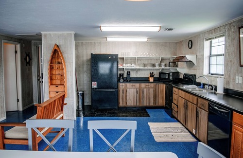 Historic Downtown Apalachicola Apartment | Pet-Friendly Private Apartment, Waterfront, Balcony