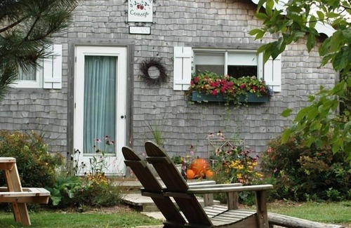 Egg Harbor Cottage | Pet Friendly Private Cottage on 10 Acre Farm in Fish Creek