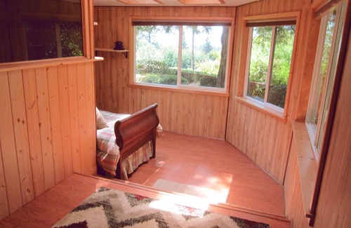 Brookings House | Pet Friendly, Private Home With Garden-Like Yard- WINTER RATE SPECIALS!
