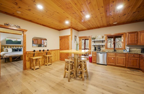 Cosby Cabin | Pet friendly! Private heated pool! Theatre!
