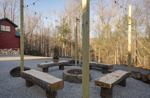 Cosby Cabin | Pet friendly! Private heated pool! Theatre!