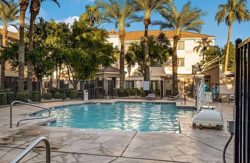 Chandler Apartment | Pet-friendly Property Close to Makutu's Island ! w/Outdoor Pool & Hot Tub
