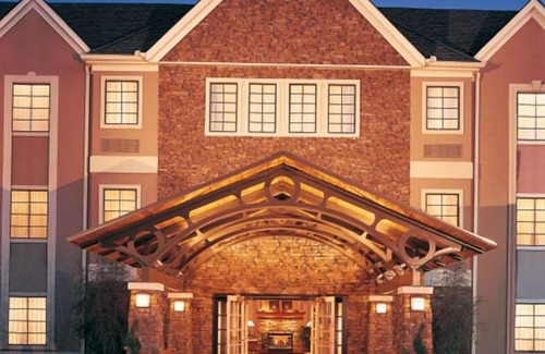 Las Colinas Apartment | Pet-friendly Property! w/Free Parking, Near Parmenter Gazebo Garden!