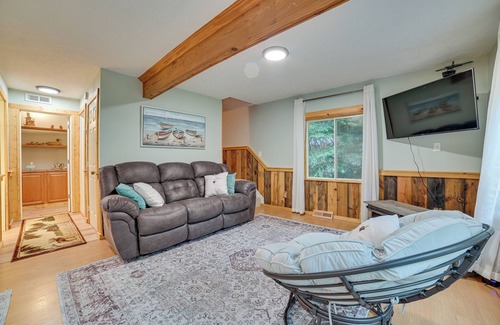Prudenville Cottage | Pet-Friendly Prudenville Getaway w/ Fire Pit!