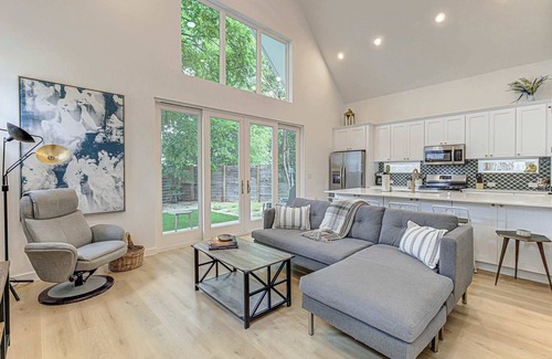 Galindo House | Pet Friendly | Quiet Neighborhood Near S. Lamar