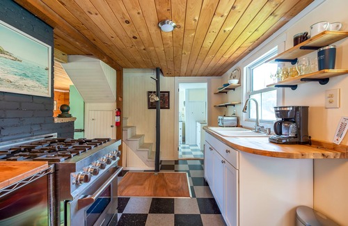 Bailey Island Cottage | Pet-friendly Quintessential Maine Cottage with Easterly Views of Casco Bay