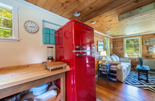 Bailey Island Cottage | Pet-friendly Quintessential Maine Cottage with Easterly Views of Casco Bay