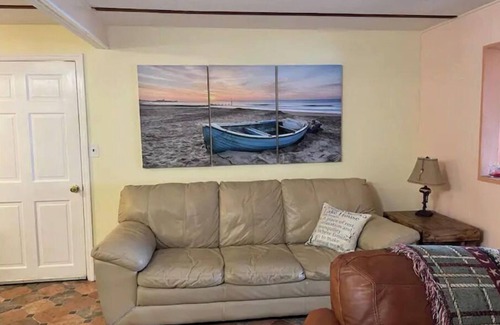 Florahome Cottage | Pet Friendly "Reel Chill" Lakehouse