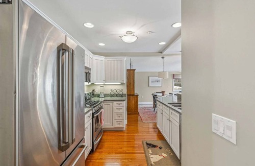 West Hartford Condo | Pet-Friendly Relaxing Retreat - Newton Village 11B