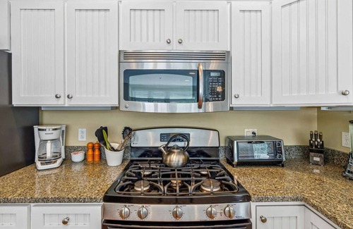 West Hartford Condo | Pet-Friendly Relaxing Retreat - Newton Village 11B