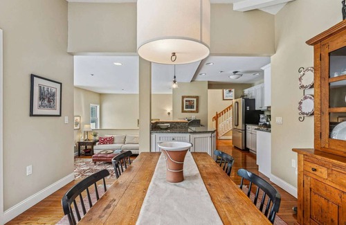 West Hartford Condo | Pet-Friendly Relaxing Retreat - Newton Village 11B