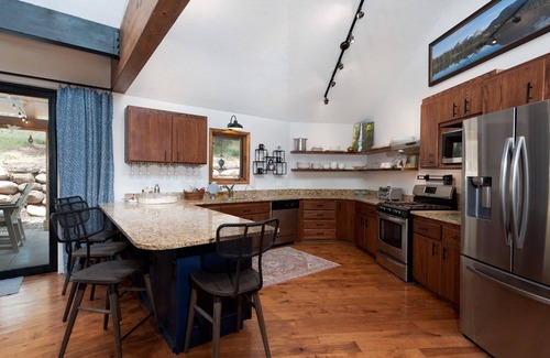 Durango House | Pet Friendly Remodeled Home - 3 Miles to DGO - Hot Tub, Yard, Ping Pong, AC