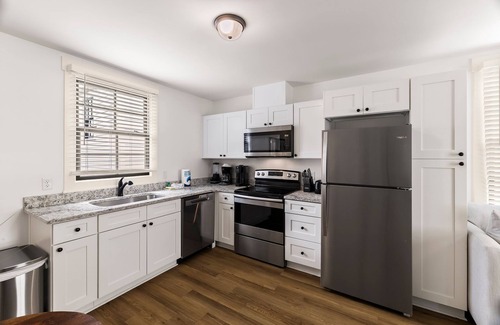 Historic Downtown Savannah Apartment | Pet-friendly Renovated Apt Steps to Forsyth, Coffee Shops by Lucky Savannah