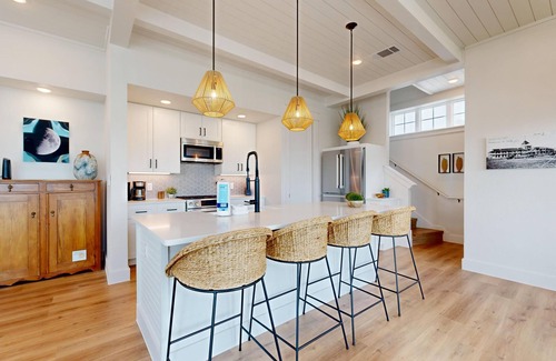 Port Aransas House | Pet Friendly, Resort Style Pools, Golf Cart Boardwalk to the Beach