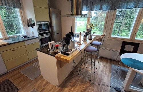 Elimaki House | Pet Friendly Retreat - Sleeps 8 with Sauna