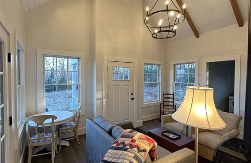 Ridge House | Pet-Friendly Romantic Cottage on Working Farm