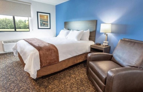 Marion Hotel | Pet-Friendly Room w/Modern Kitchenette Perfect for Your Marion Getaway