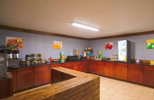 Redwood Falls Hotel | Pet-Friendly Room Near Casino + Local Dining & Attractions in Redwood Falls