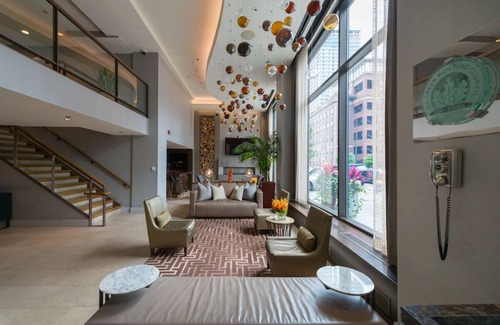 Near North Side Hotel | Pet-friendly Room w/Fitness Center! Short Walk to River North Spots!