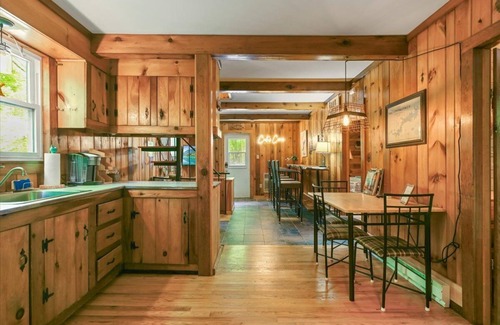 Greentown Cabin | Pet Friendly Rustic Cabin at Lake Wallenpaupack w. Pool Access+Rentable BoatSlip