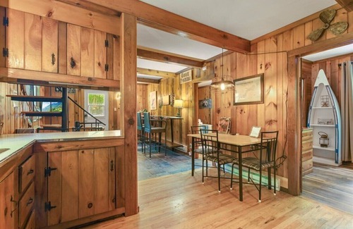 Greentown Cabin | Pet Friendly Rustic Cabin at Lake Wallenpaupack w. Pool Access+Rentable BoatSlip